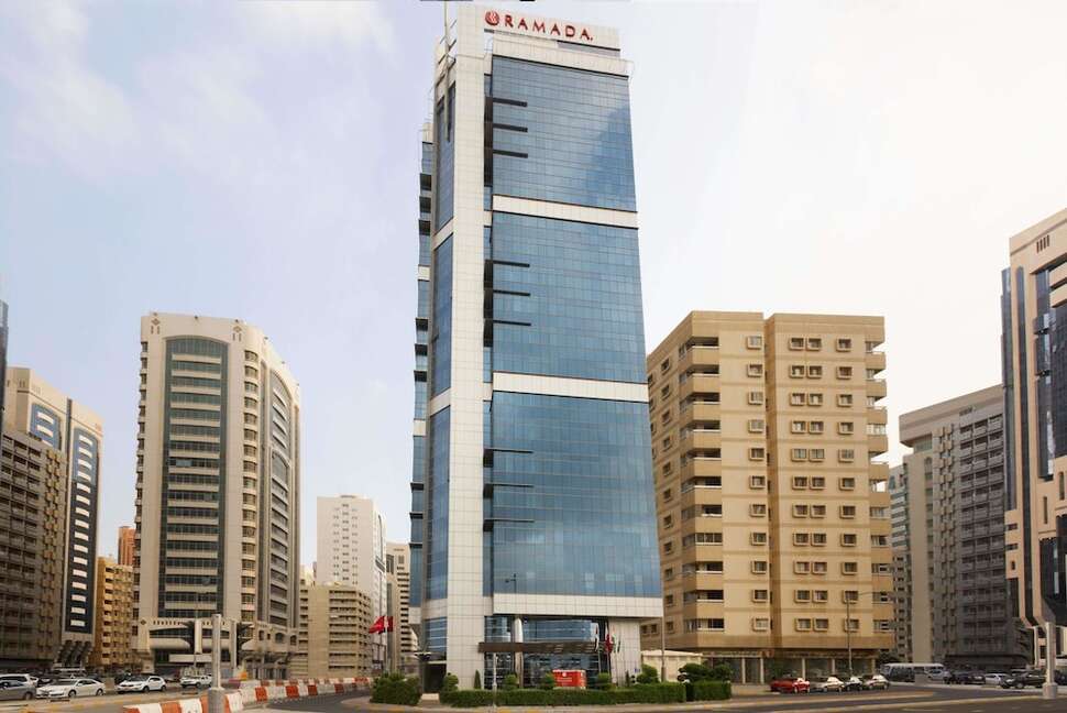 Een foto van de buitenkant van Ramada by Wyndham Abu Dhabi Corniche