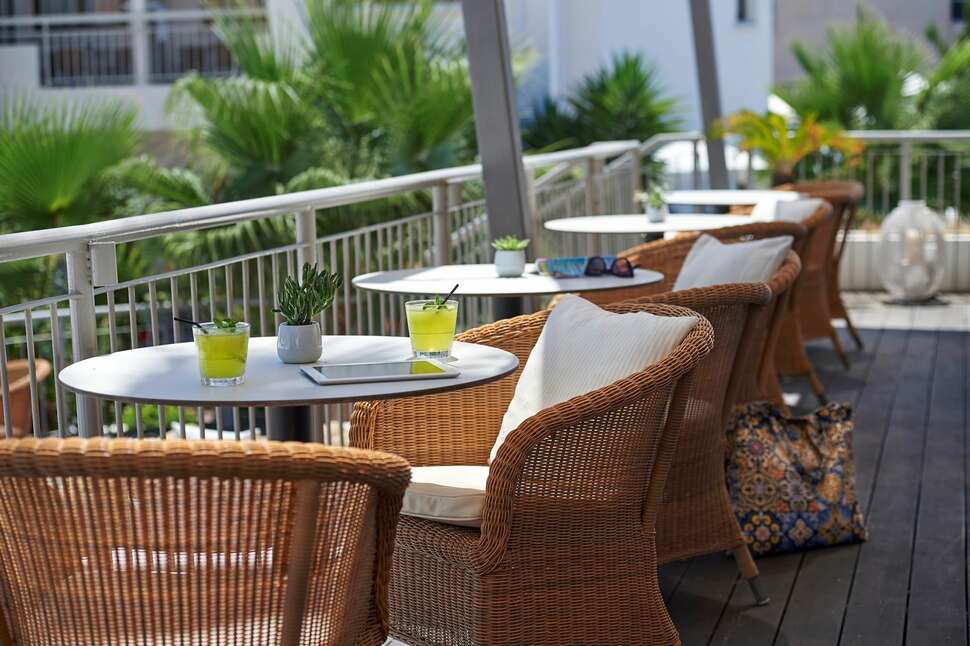 Ein Foto von der Terrasse im The King Jason Paphos
