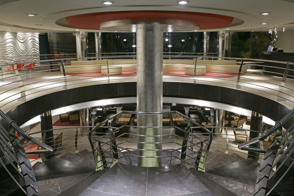 Een foto van het interieur van Senator Banus Spa Hotel