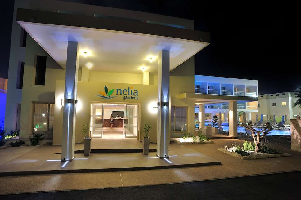 Ein Foto von der Außenansicht des Nelia Gardens Hotel