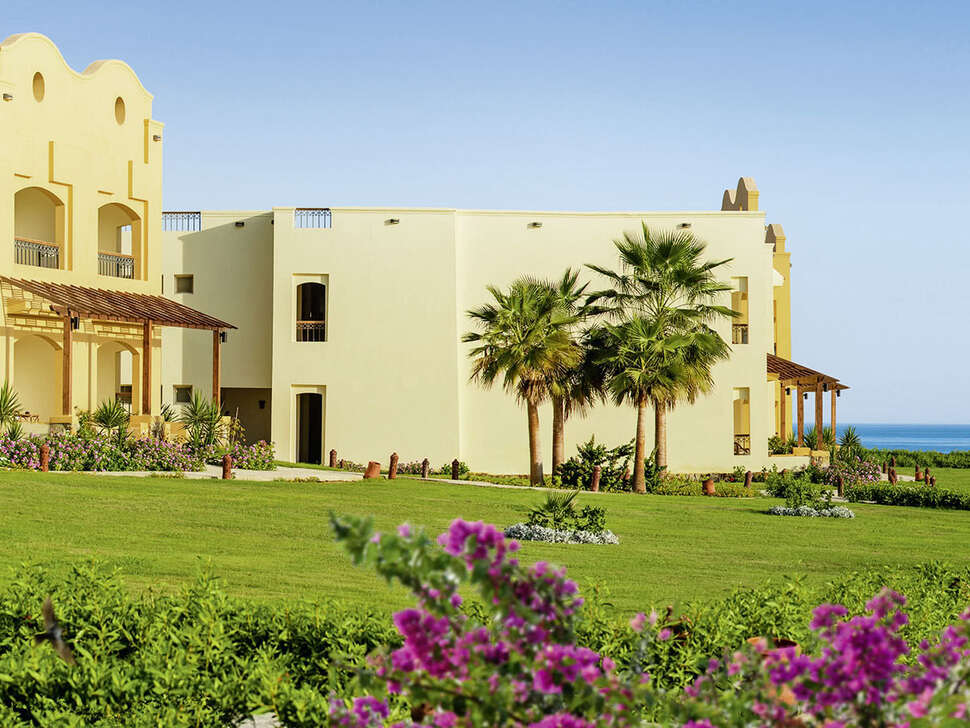 Een foto van de buitenkant van Concorde Moreen Beach Resort & Spa