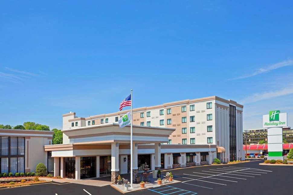 Een foto van de buitenkant van Holiday Inn Hasbrouck Heights Meadowlands