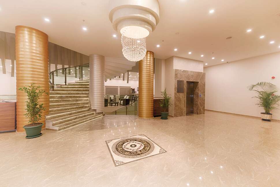 Een foto van het interieur van Maya World Park Hotel