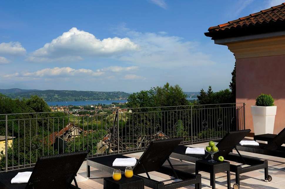 Een foto van het terras bij Castello dal Pozzo