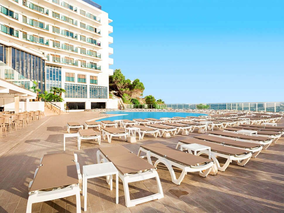Een foto van het zwembad bij Hotel Best Negresco