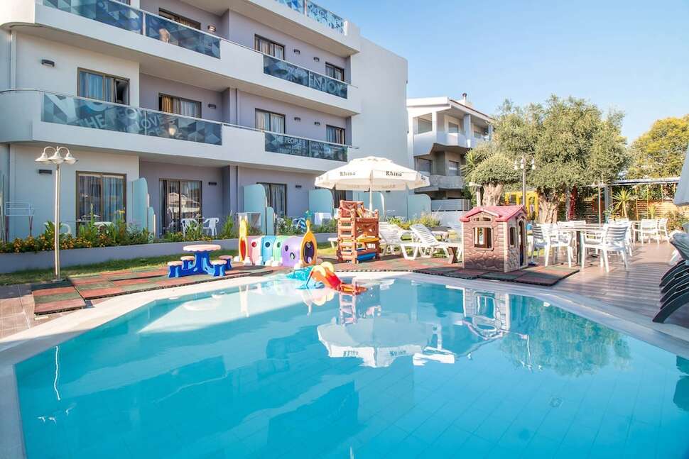 Een foto van het zwembad bij Sunny Days Appartementen