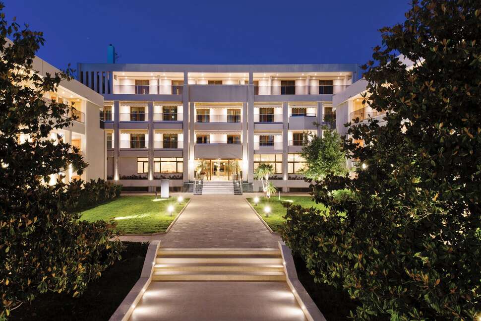 Een foto van de buitenkant van Hotel Potidea Palace