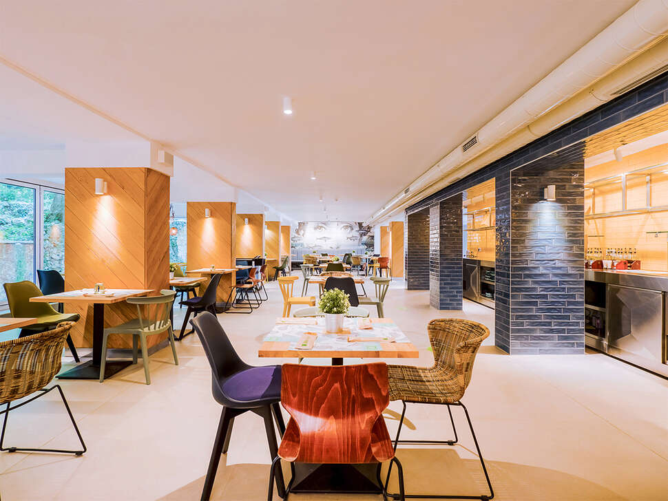 Ein Foto Ibis Styles Golden Sands Roomer