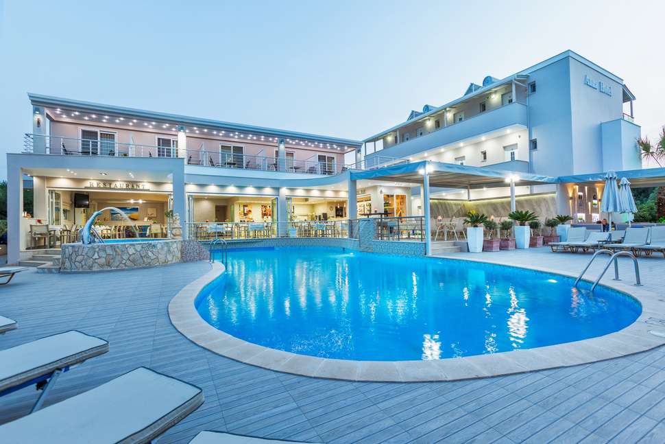 Een foto van het zwembad bij Anna Hotel