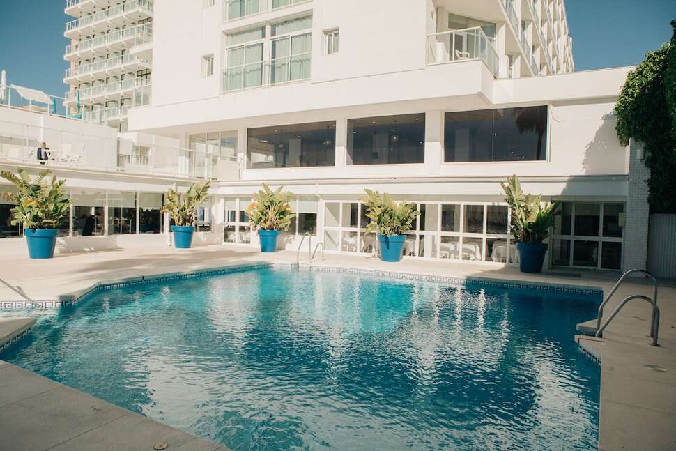 Een foto van het zwembad bij Hotel Alay