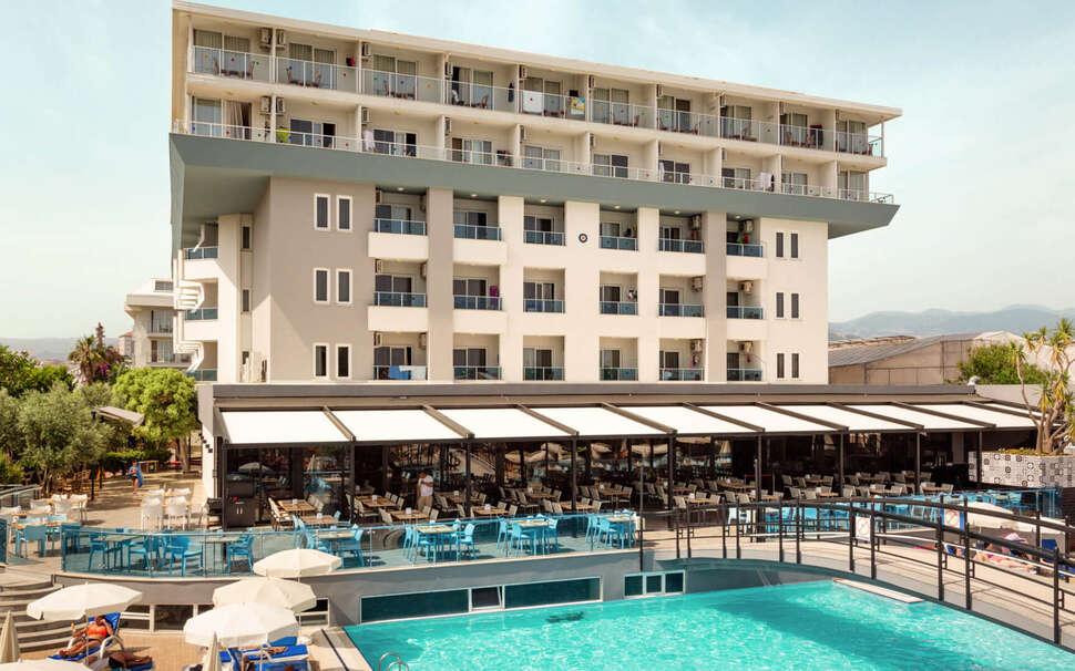 Ein Foto vom Pool im Numa Konaktepe Hotel