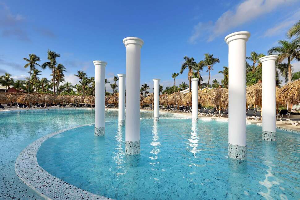 Een foto van het zwembad bij Grand Palladium Punta Cana Resort & Spa