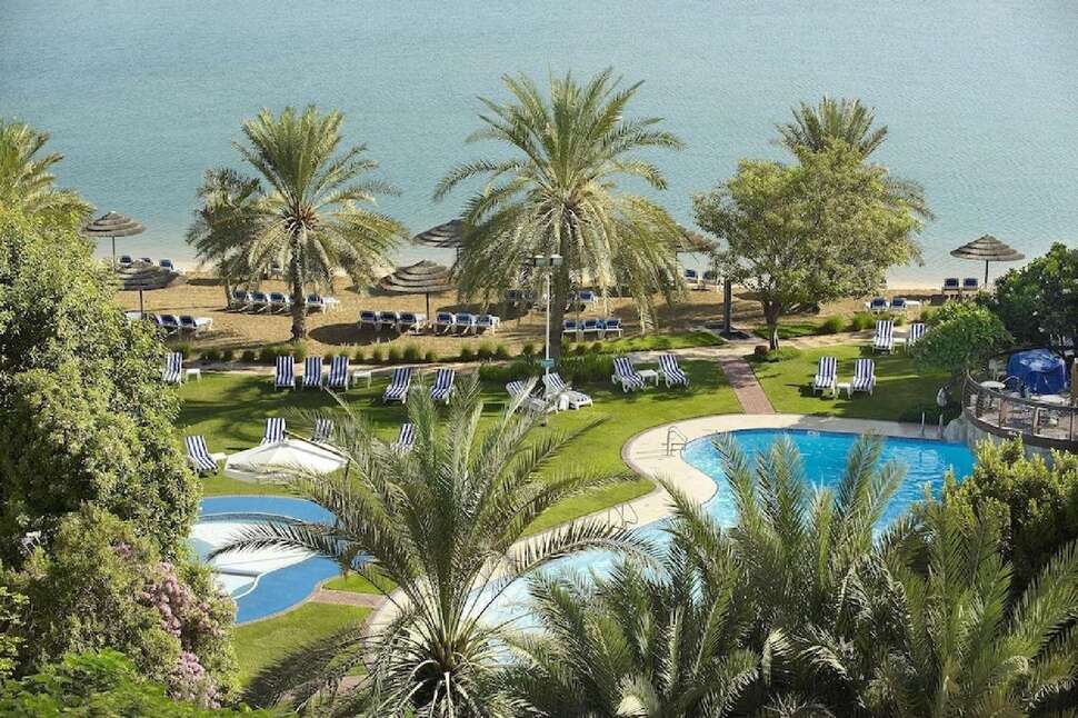 Ein Foto vom Pool im Le Meridien Abu Dhabi