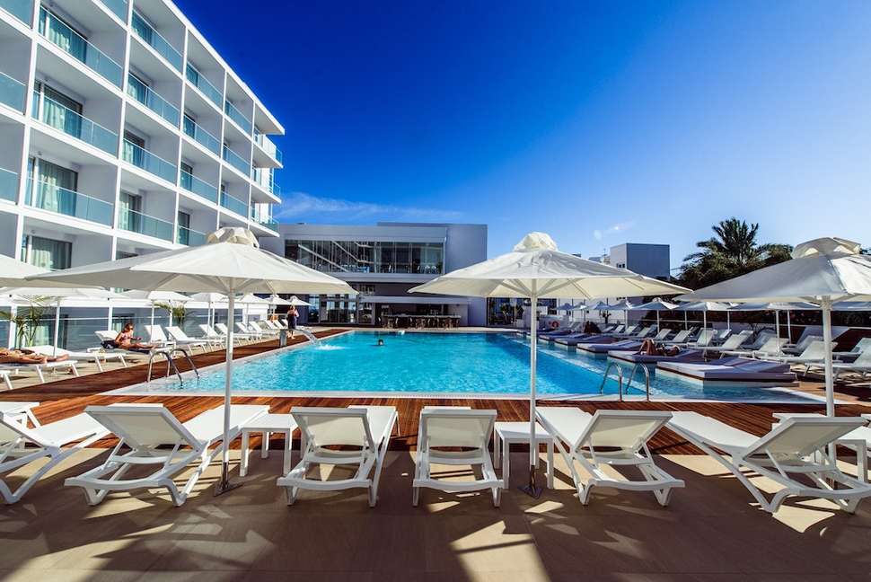 Een foto van het zwembad bij Eleana Hotel