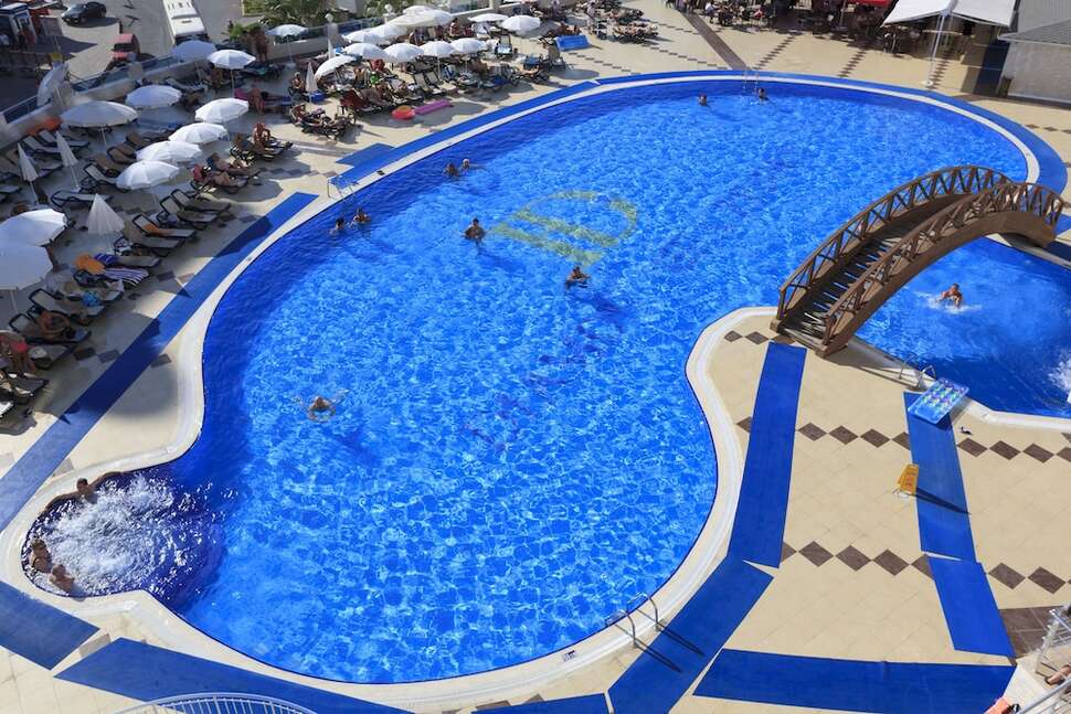 Een foto van het zwembad bij Diamond Resort & Spa
