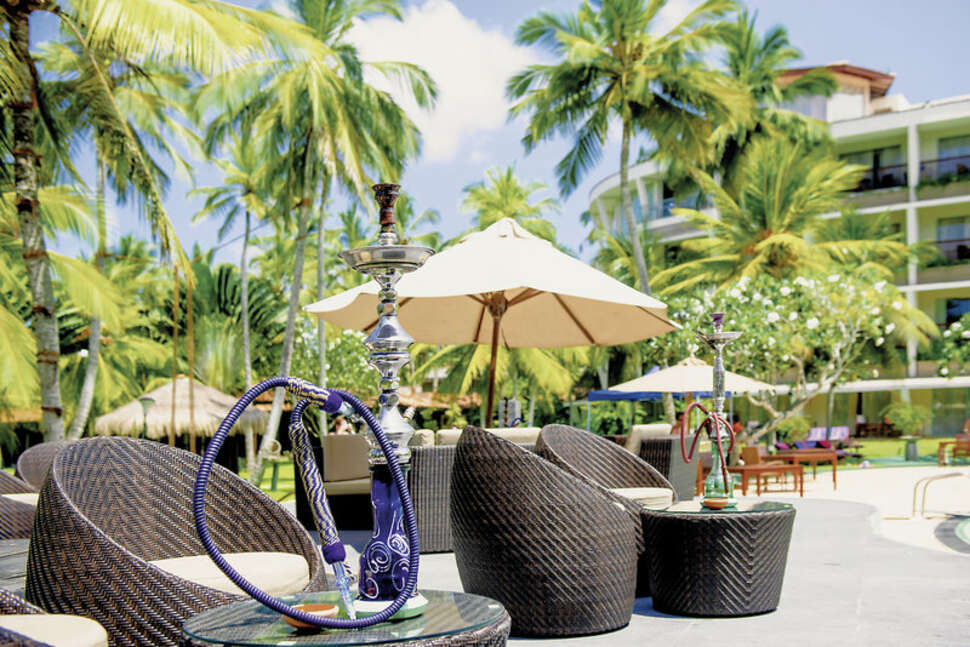 Een foto van het terras bij Occidental Eden Beruwala