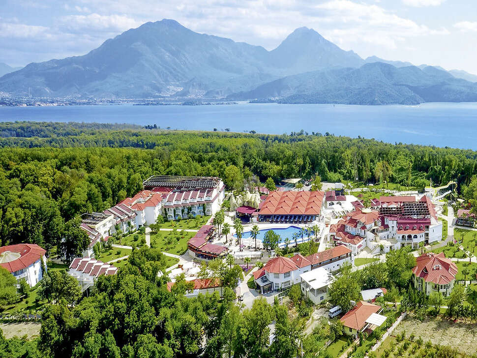 Een foto van de buitenkant van Lykia Botanika Beach Hotel
