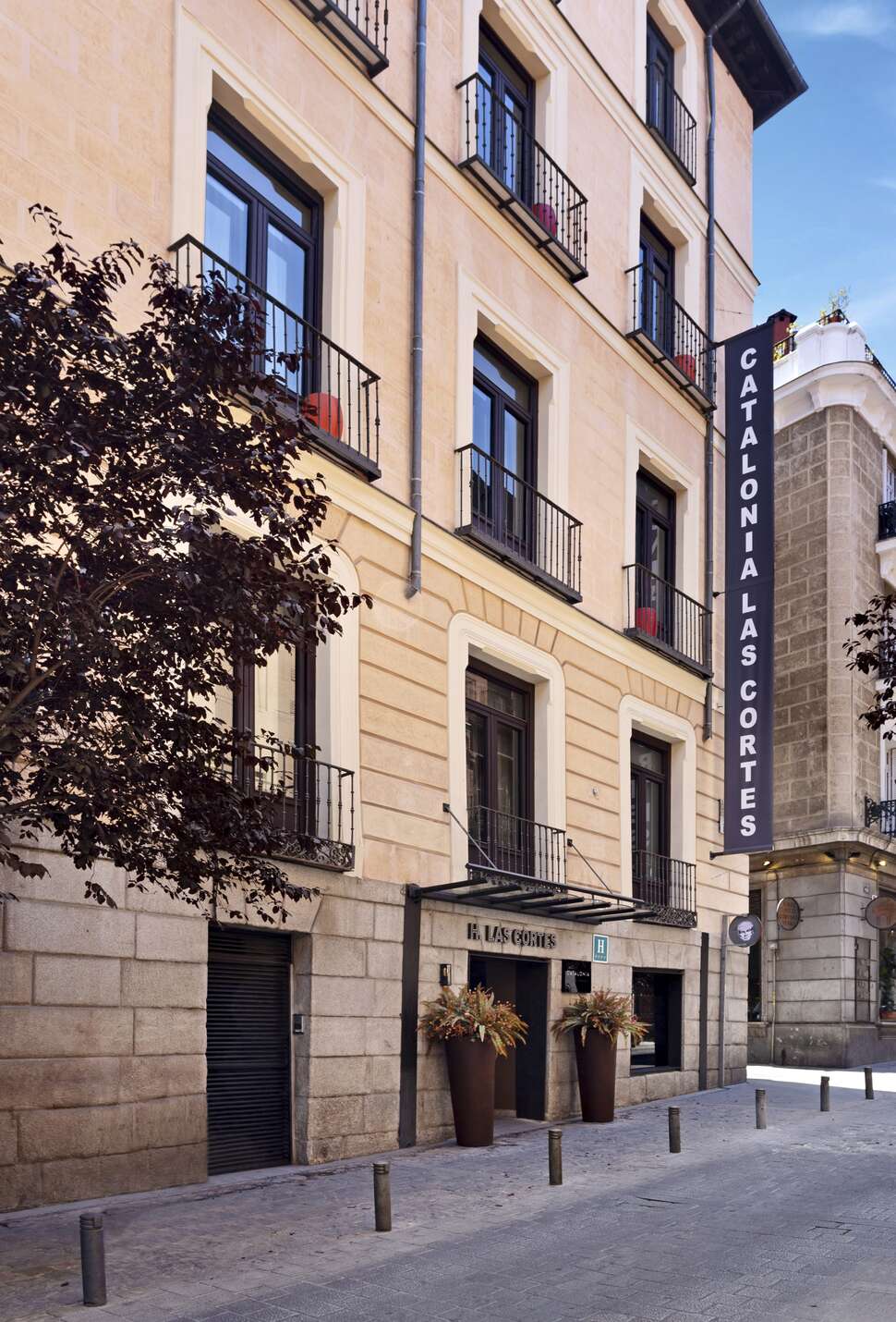 Een foto van de buitenkant van Catalonia Las Cortes