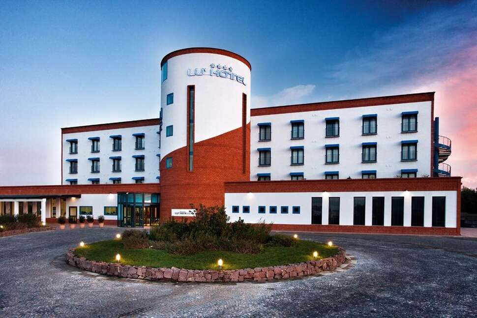 Een foto van de buitenkant van Lu' Hotel Carbonia