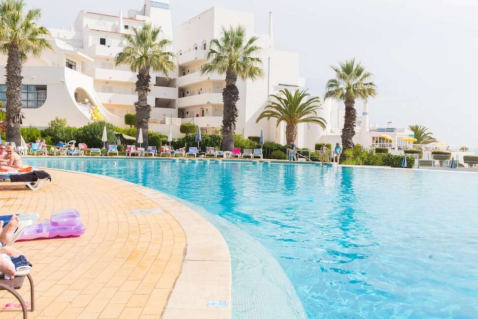 Een foto van het zwembad bij Grand Muthu Oura View Beach Club