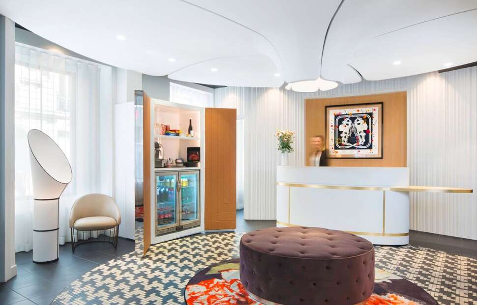Ein Foto vom Innenbereich im Hotel Pastel Paris