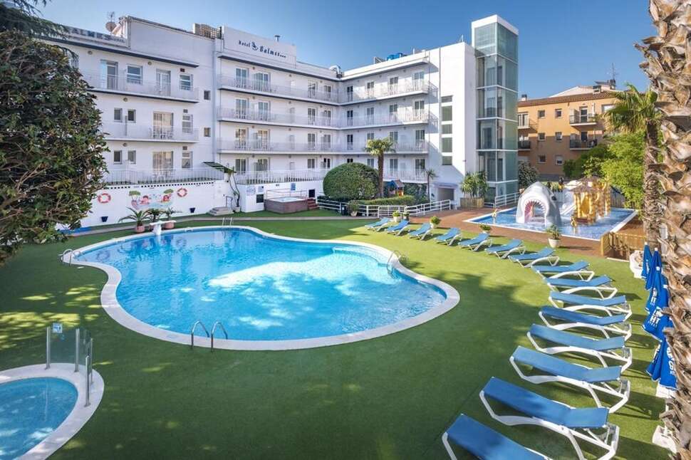 Ein Foto vom Pool im GHT Balmes Hotel Aparthotel & Splash