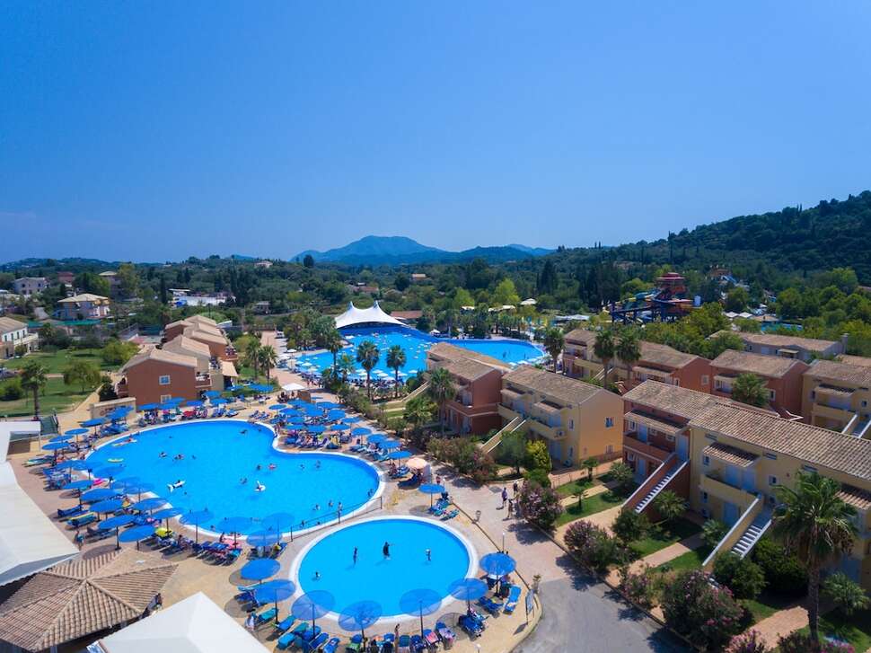Een foto van het zwembad bij Aqualand Resort