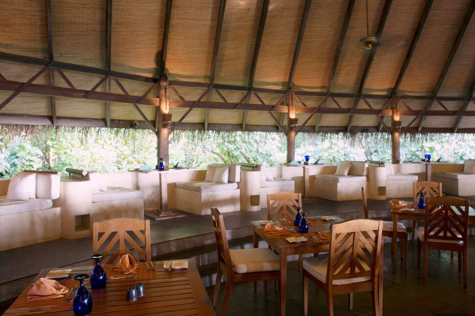 Een foto van het terras bij Coco Palm Dhuni Kolhu