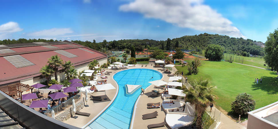Een foto van het zwembad bij Mouratoglou Resort