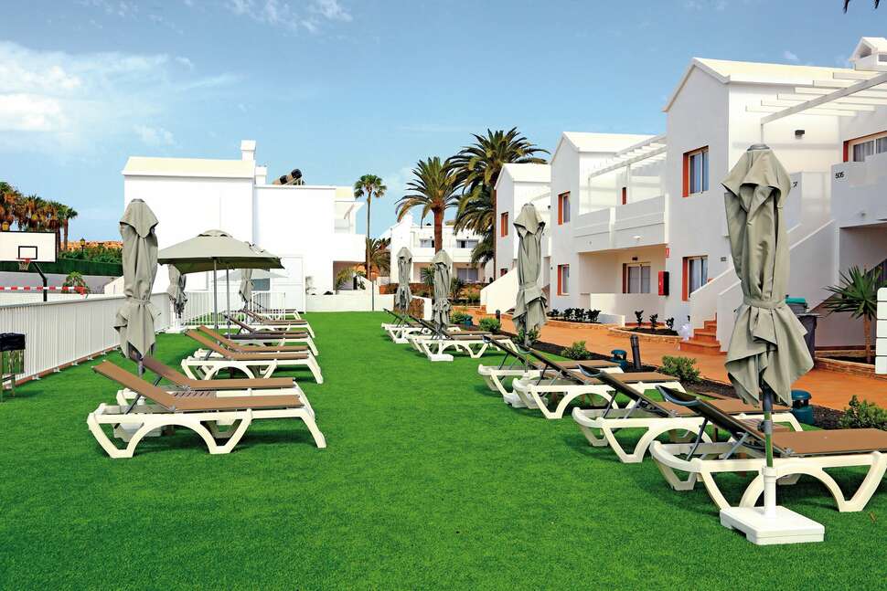 Een foto van het terras bij Blue Sea Corralejo Village