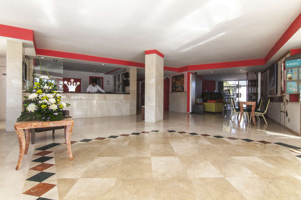 Een foto van het interieur van Corona Blanca
