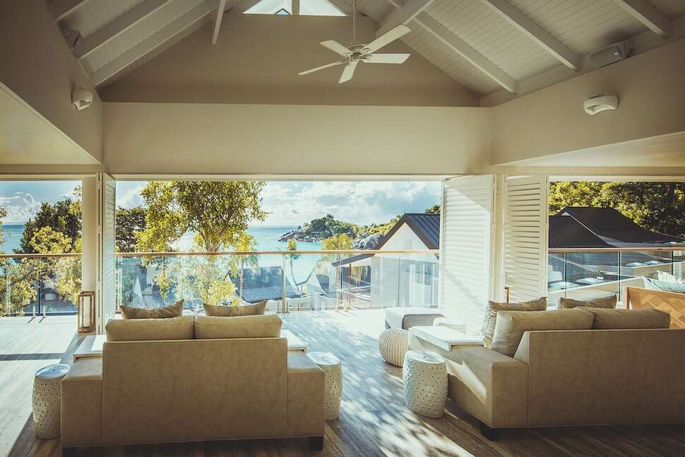 Een foto van het interieur van Carana Beach Hotel
