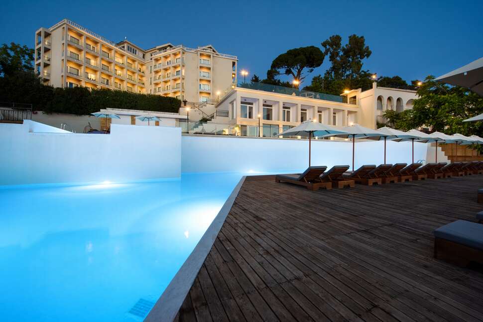Ein Foto vom Pool im The Royal Grand Hotel