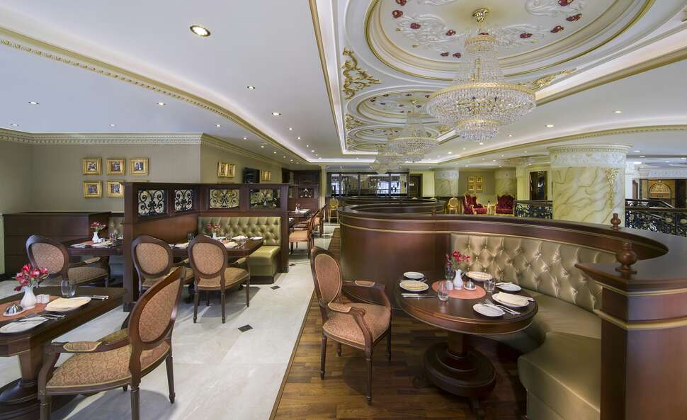 Ein Foto Royal Rose Abu Dhabi Curio Collection by Hilton