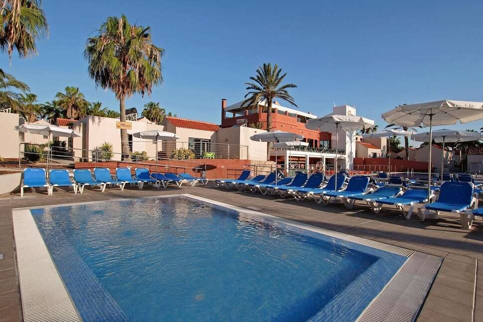 Een foto van het zwembad bij Caybeach Caleta