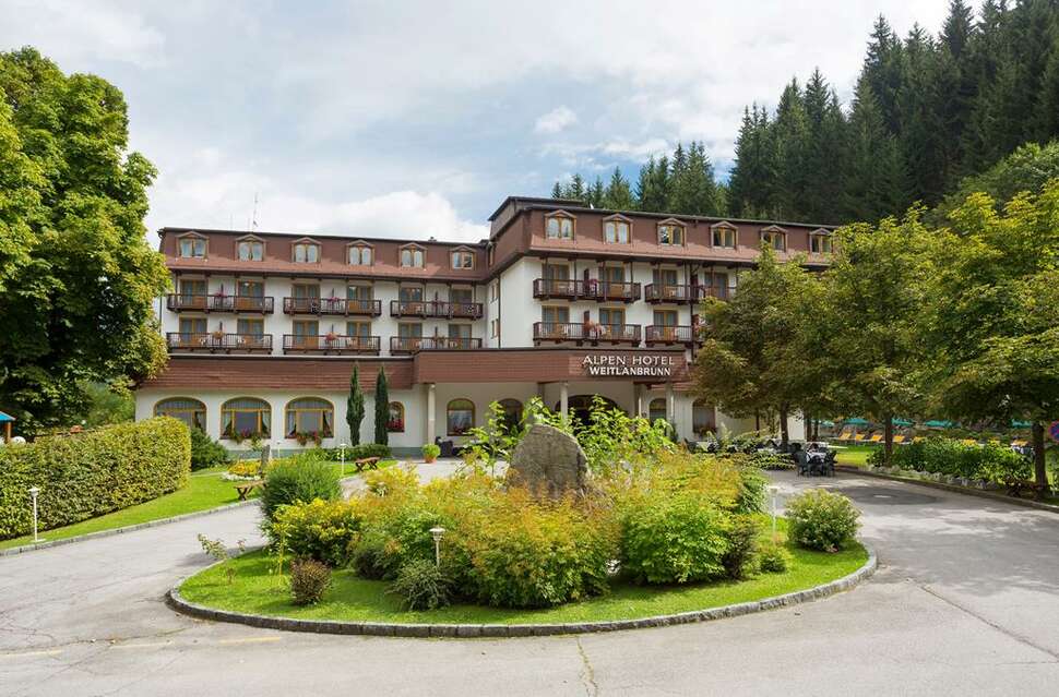 Een foto van de buitenkant van Alpenhotel Weitlanbrunn