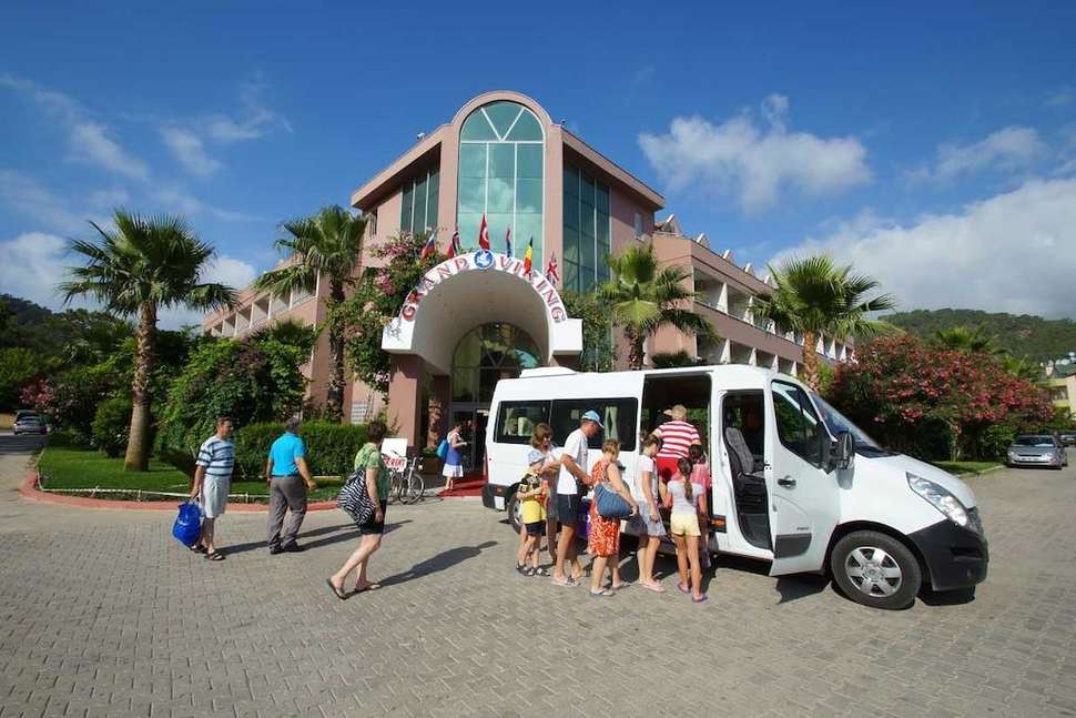 Een foto van de buitenkant van Grand Viking Hotel