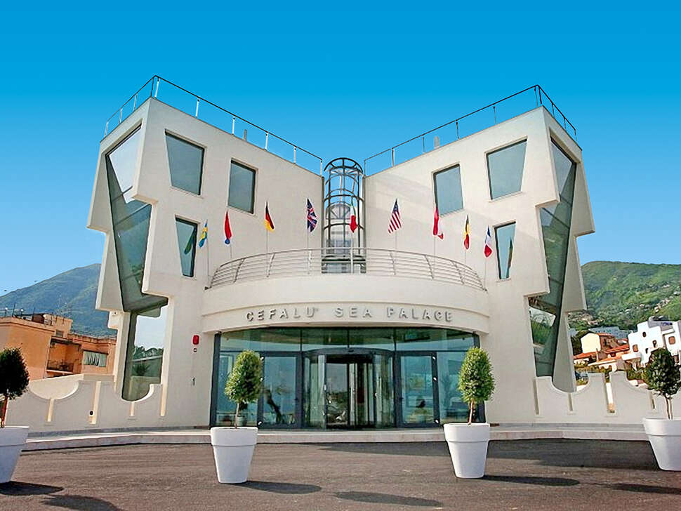 Ein Foto von der Außenansicht des Cefalu Sea Palace