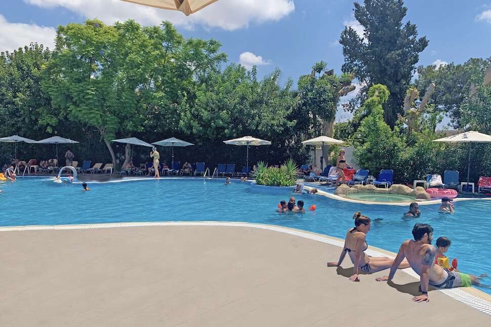 Een foto van het zwembad bij Avlida Hotel