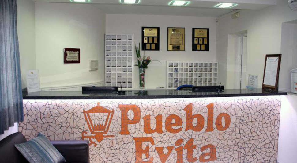 Een foto van het interieur van Pueblo Evita