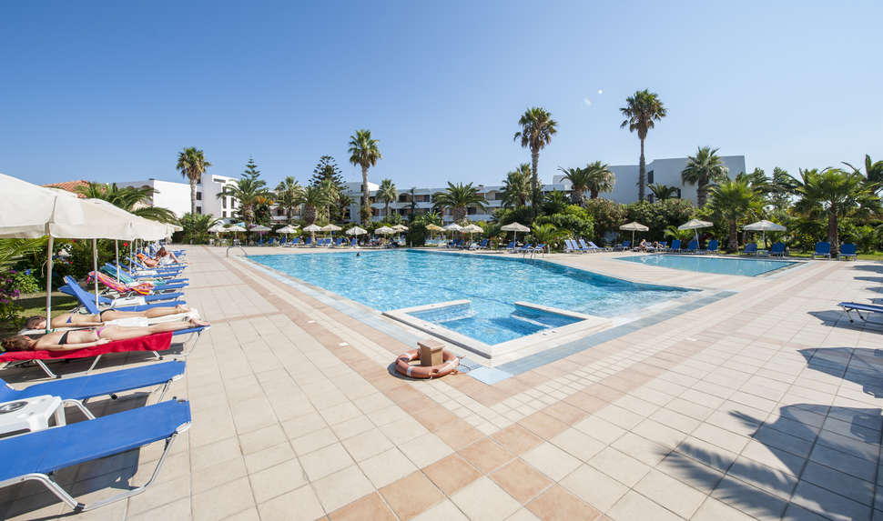 Een foto van het zwembad bij Tigaki Beach Hotel