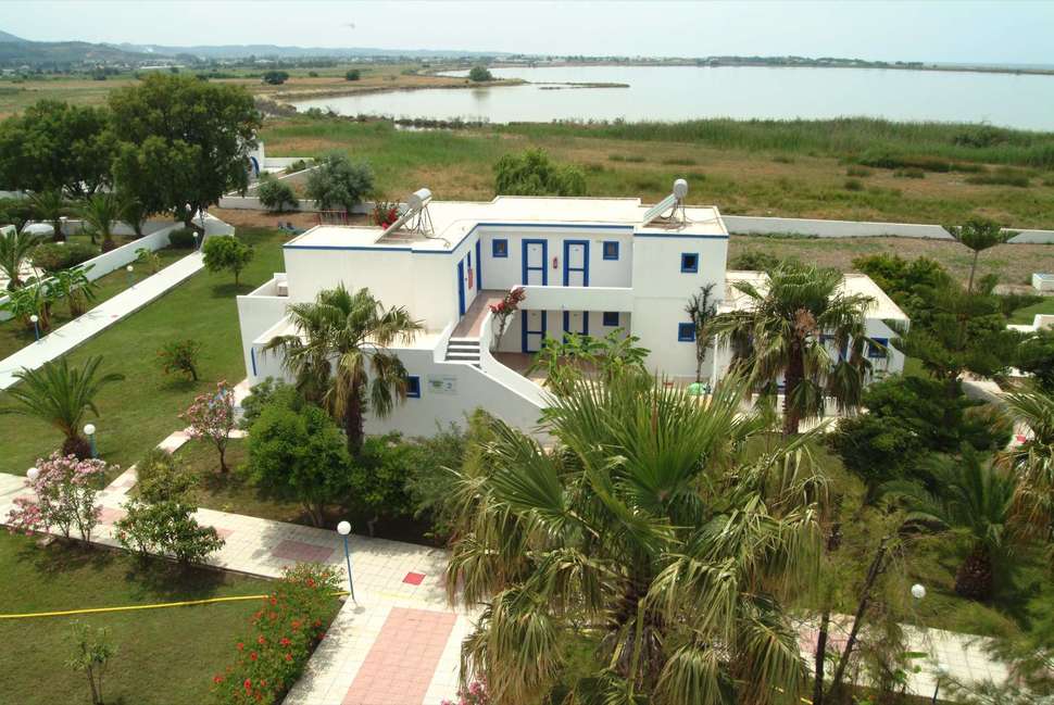 Een foto van de buitenkant van Hotel Tigaki's Star