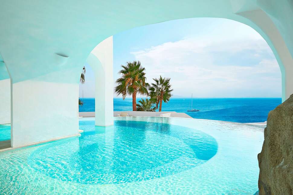 Een foto van het zwembad bij Mykonos Blu Grecotel Boutique Resort