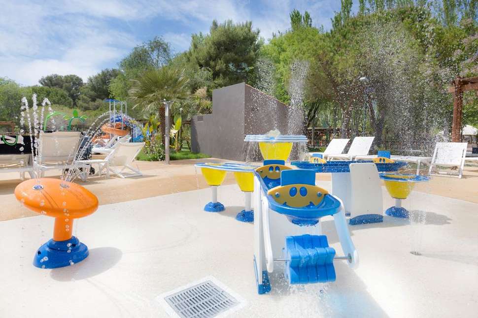 Een foto van het zwembad bij Tamarit Park Resort