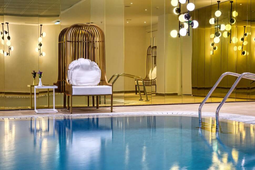 Ein Foto vom Pool im Ivi Mare Hotel