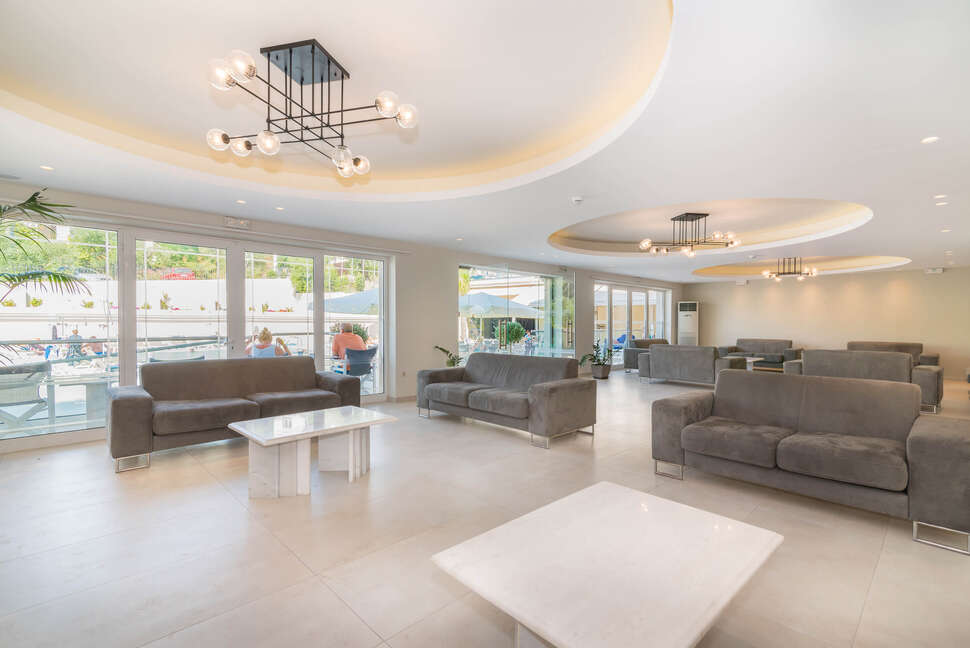 Een foto van het interieur van Altura Hotel