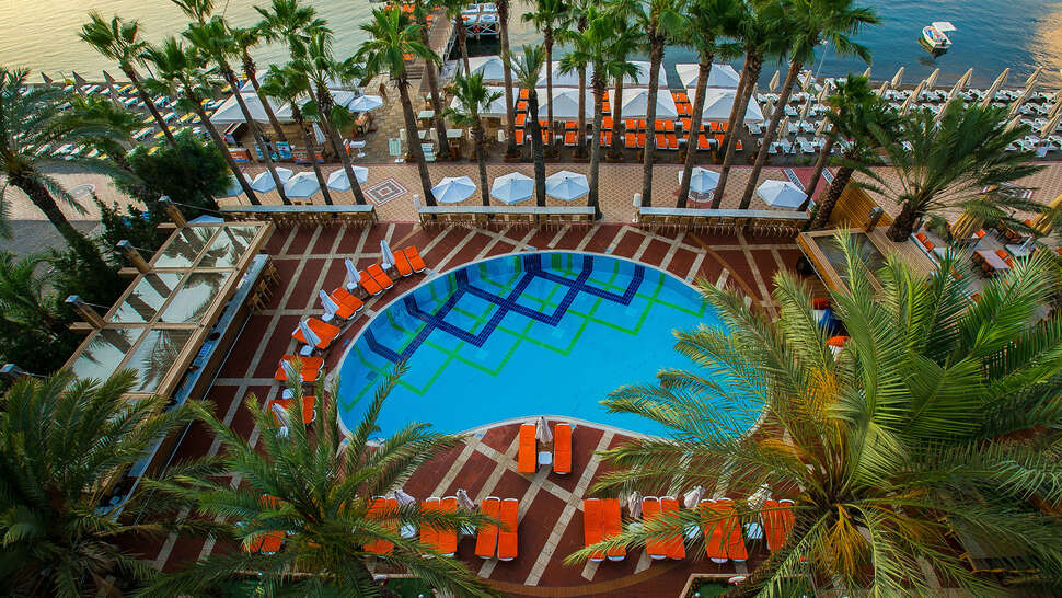 Een foto van het zwembad bij Hotel Elegance