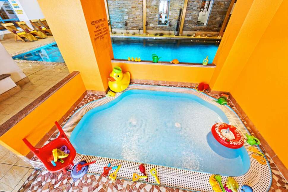 Een foto van het zwembad bij Family Hotel Hinteregger