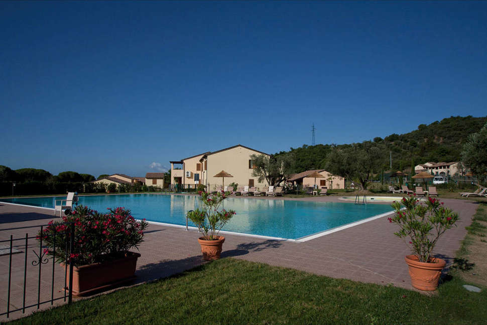 Een foto van het zwembad bij Appartementen Le Corti di Montepitti