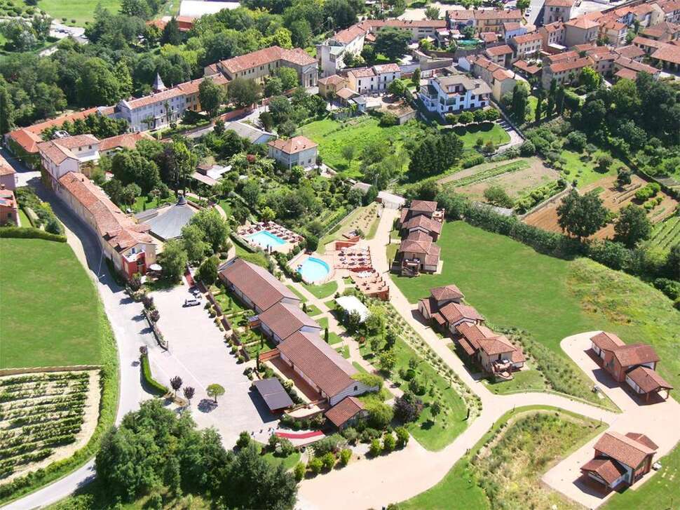 Een foto van de buitenkant van Ariotto Village